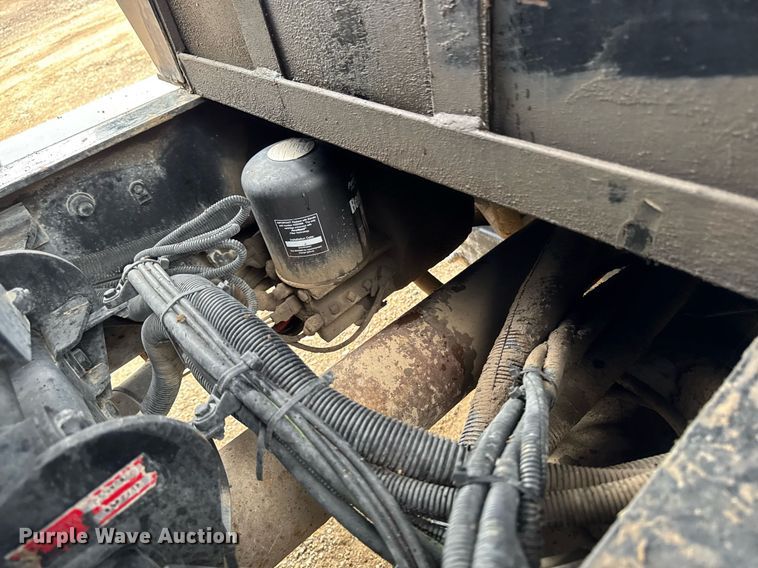 image for item DV2576 2013 Kenworth T800 dump truck