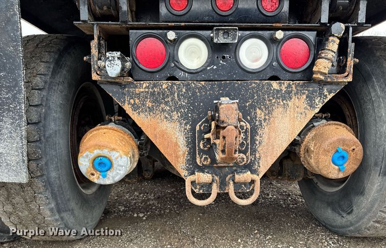 image for item DV2576 2013 Kenworth T800 dump truck