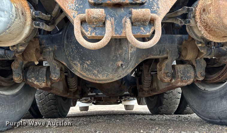 image for item DV2576 2013 Kenworth T800 dump truck