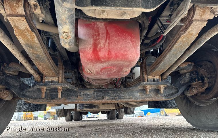 image for item DV2576 2013 Kenworth T800 dump truck