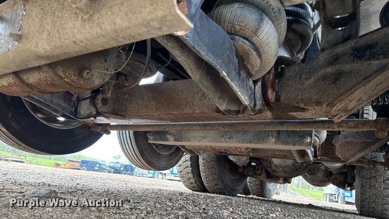 image for item DV2576 2013 Kenworth T800 dump truck