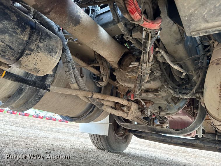 image for item DV2576 2013 Kenworth T800 dump truck