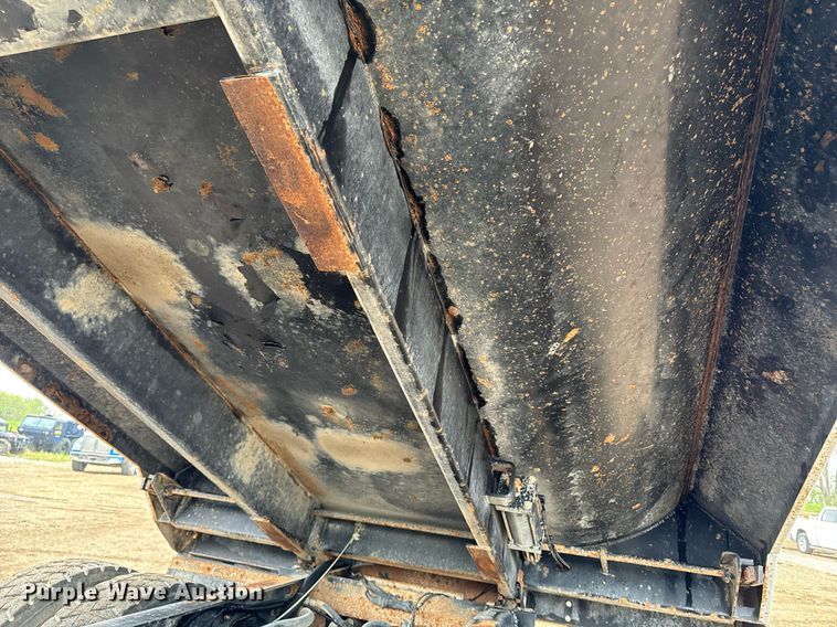 image for item DV2576 2013 Kenworth T800 dump truck