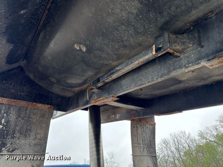 image for item DV2576 2013 Kenworth T800 dump truck