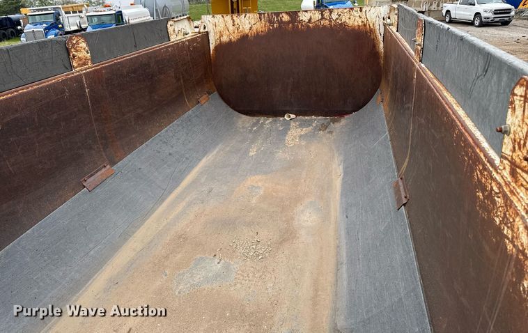 image for item DV2576 2013 Kenworth T800 dump truck