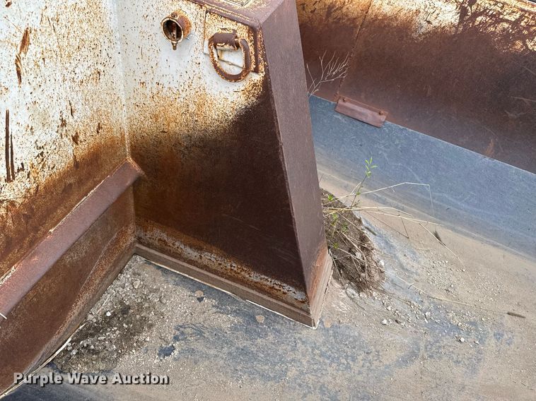 image for item DV2576 2013 Kenworth T800 dump truck