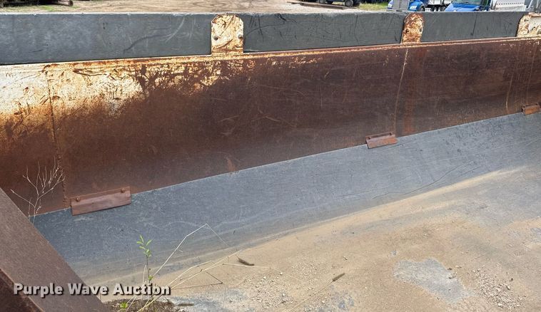 image for item DV2576 2013 Kenworth T800 dump truck