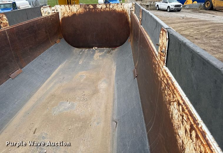 image for item DV2576 2013 Kenworth T800 dump truck