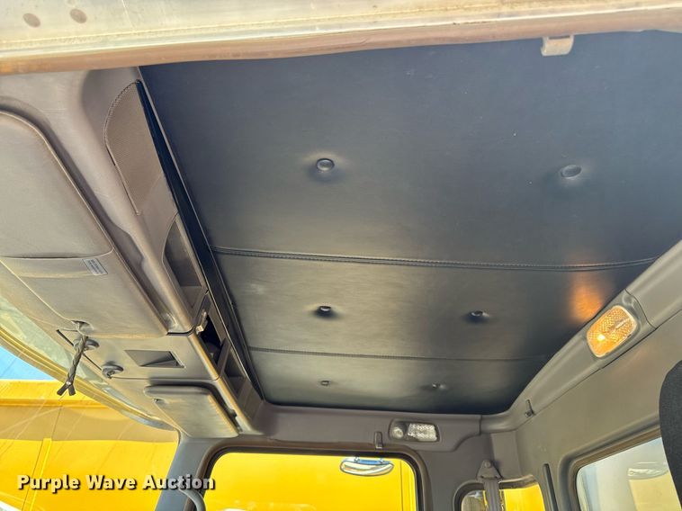 image for item DV2576 2013 Kenworth T800 dump truck