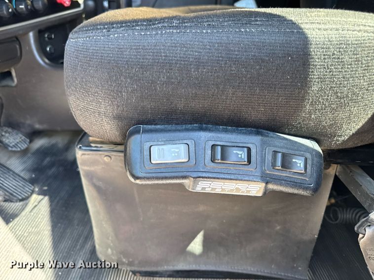 image for item DV2576 2013 Kenworth T800 dump truck