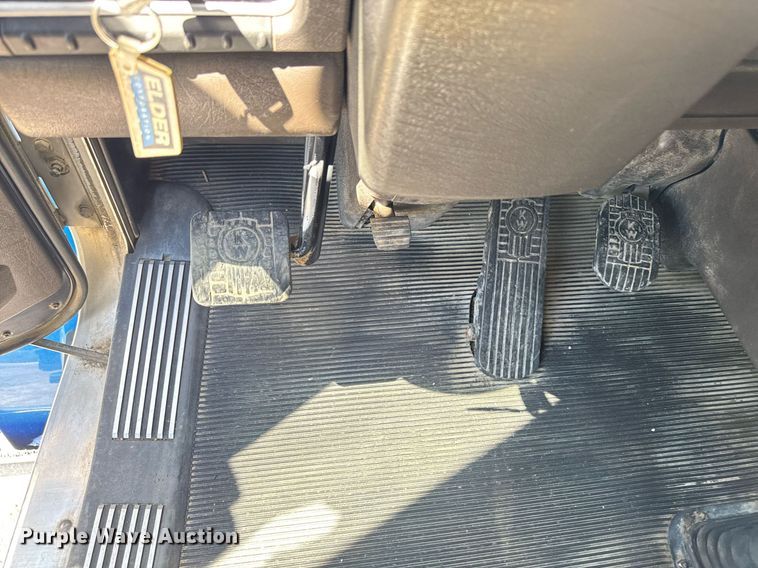 image for item DV2576 2013 Kenworth T800 dump truck