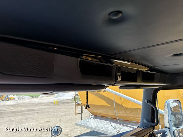 image for item DV2576 2013 Kenworth T800 dump truck