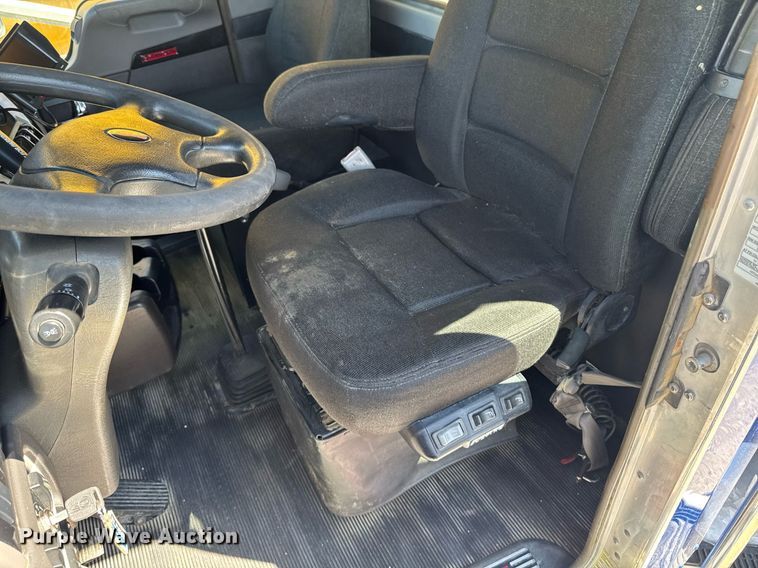 image for item DV2576 2013 Kenworth T800 dump truck