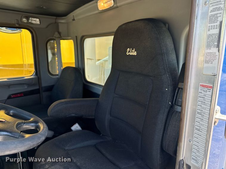 image for item DV2576 2013 Kenworth T800 dump truck