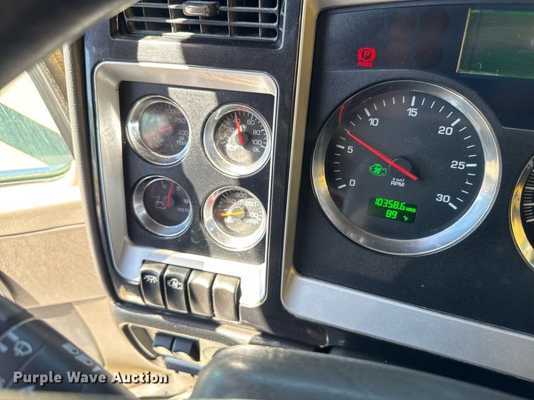 image for item DV2576 2013 Kenworth T800 dump truck