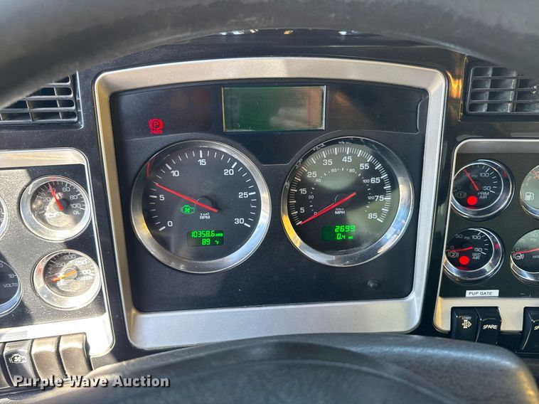 image for item DV2576 2013 Kenworth T800 dump truck