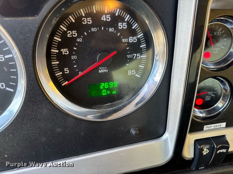 image for item DV2576 2013 Kenworth T800 dump truck