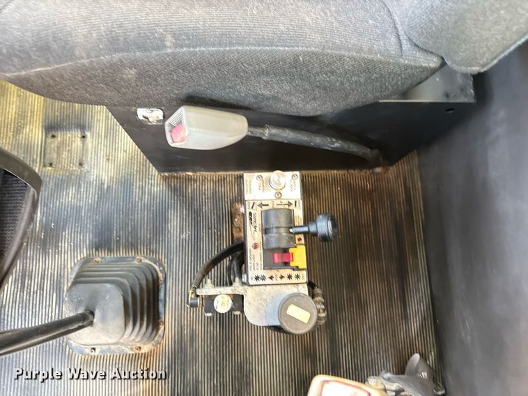 image for item DV2576 2013 Kenworth T800 dump truck