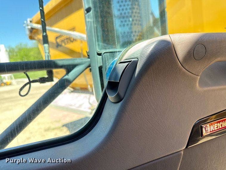 image for item DV2576 2013 Kenworth T800 dump truck