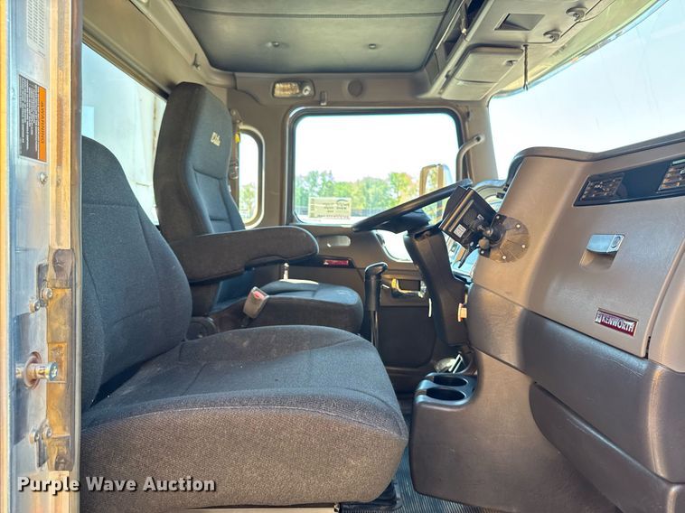 image for item DV2576 2013 Kenworth T800 dump truck