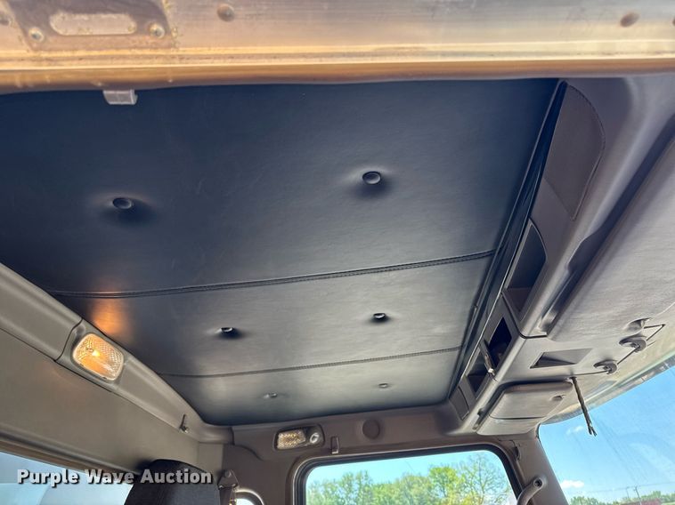 image for item DV2576 2013 Kenworth T800 dump truck