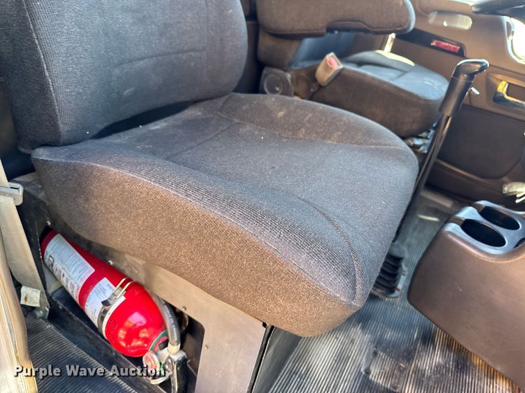 image for item DV2576 2013 Kenworth T800 dump truck