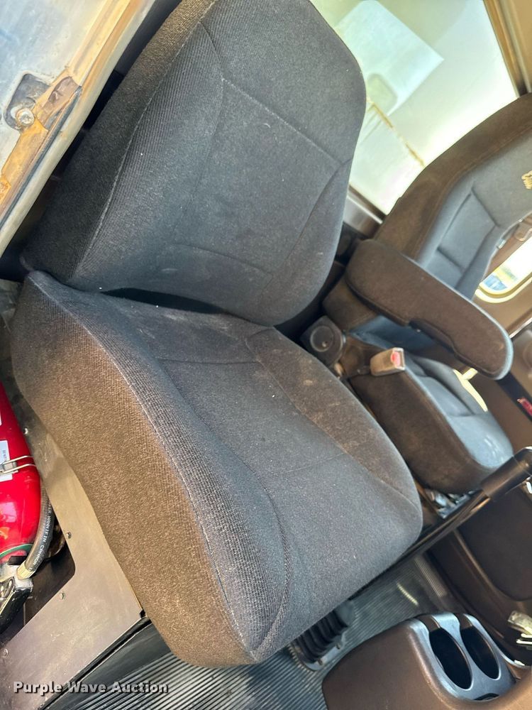 image for item DV2576 2013 Kenworth T800 dump truck