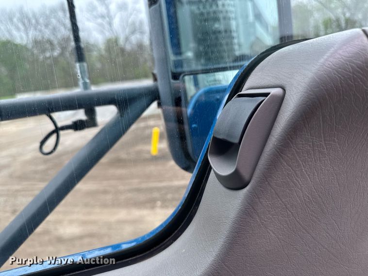 image for item DV2576 2013 Kenworth T800 dump truck