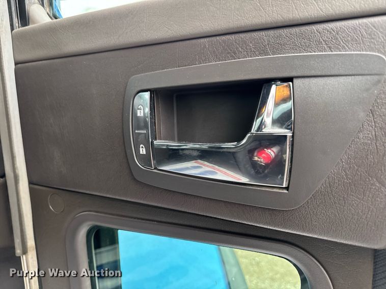 image for item DV2576 2013 Kenworth T800 dump truck