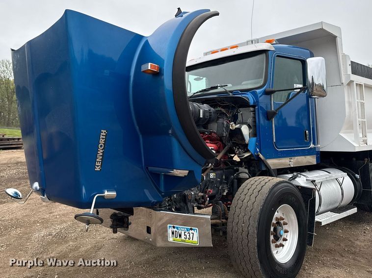 image for item DV2576 2013 Kenworth T800 dump truck