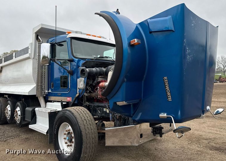 image for item DV2576 2013 Kenworth T800 dump truck