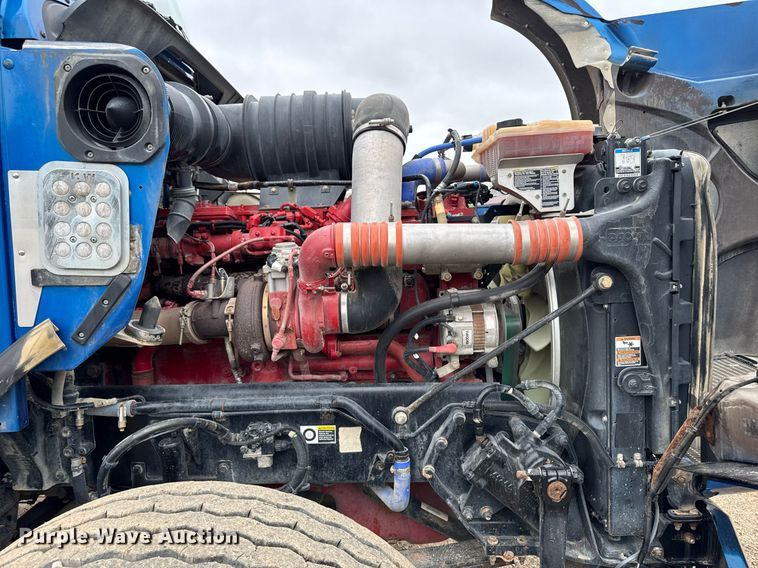 image for item DV2576 2013 Kenworth T800 dump truck