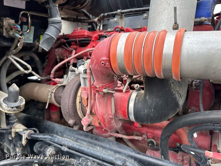 image for item DV2576 2013 Kenworth T800 dump truck