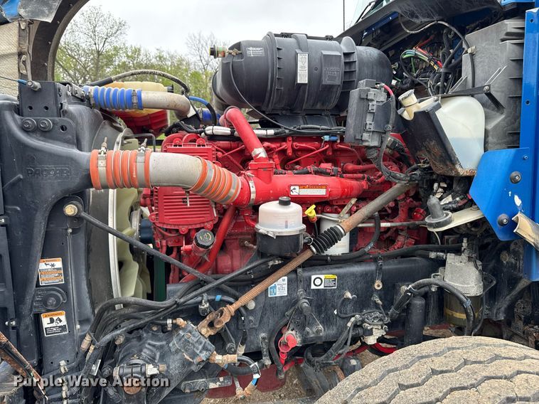 image for item DV2576 2013 Kenworth T800 dump truck