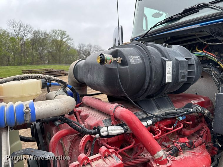 image for item DV2576 2013 Kenworth T800 dump truck