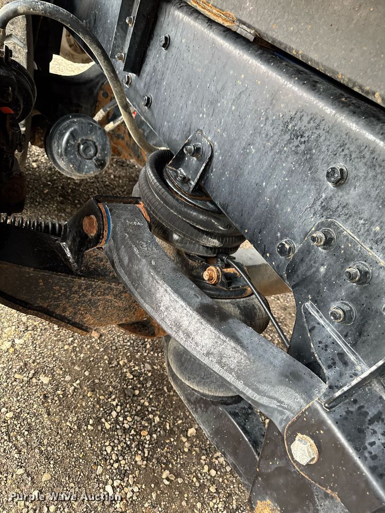 image for item DV2576 2013 Kenworth T800 dump truck