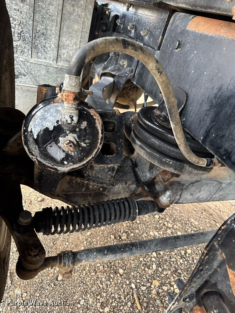 image for item DV2576 2013 Kenworth T800 dump truck