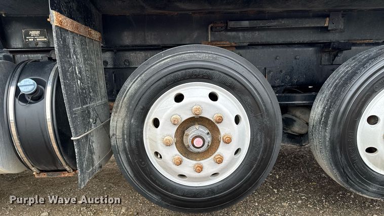 image for item DV2576 2013 Kenworth T800 dump truck