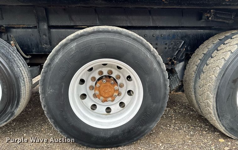 image for item DV2576 2013 Kenworth T800 dump truck