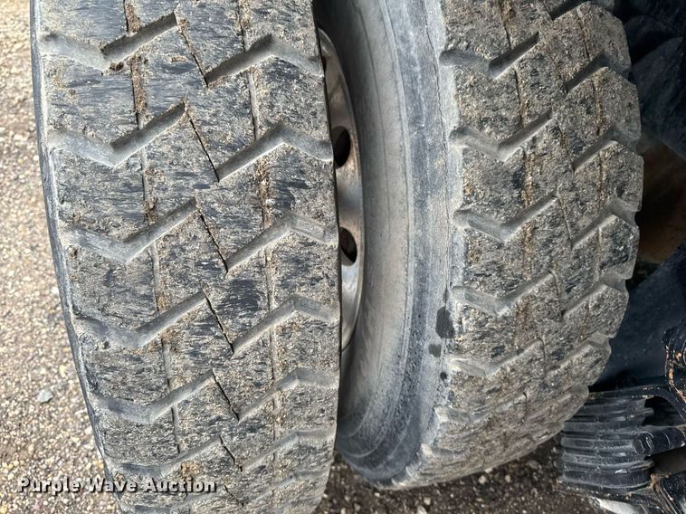 image for item DV2576 2013 Kenworth T800 dump truck