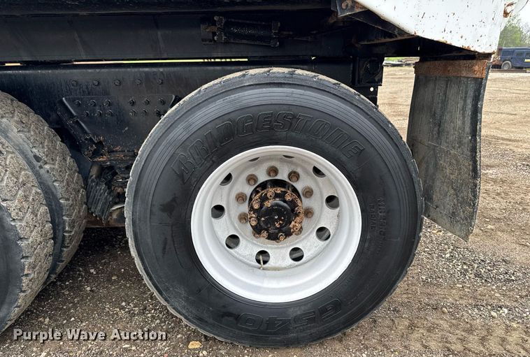 image for item DV2576 2013 Kenworth T800 dump truck