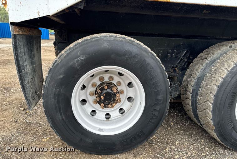 image for item DV2576 2013 Kenworth T800 dump truck