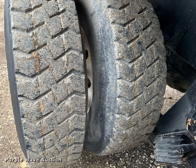 image for item DV2576 2013 Kenworth T800 dump truck