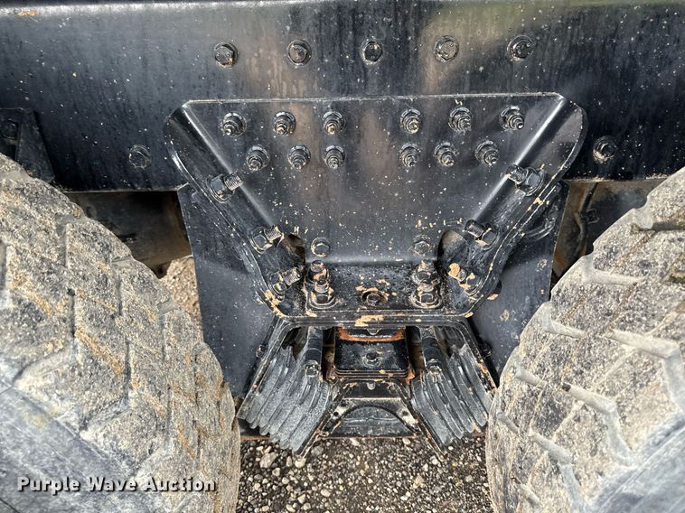 image for item DV2576 2013 Kenworth T800 dump truck