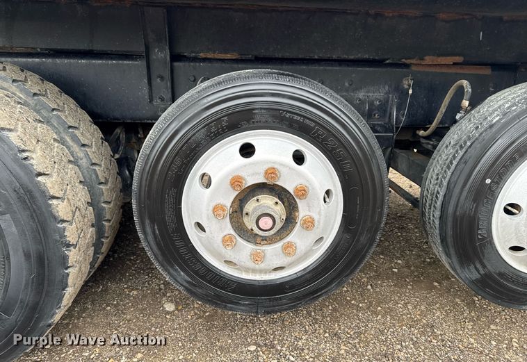 image for item DV2576 2013 Kenworth T800 dump truck