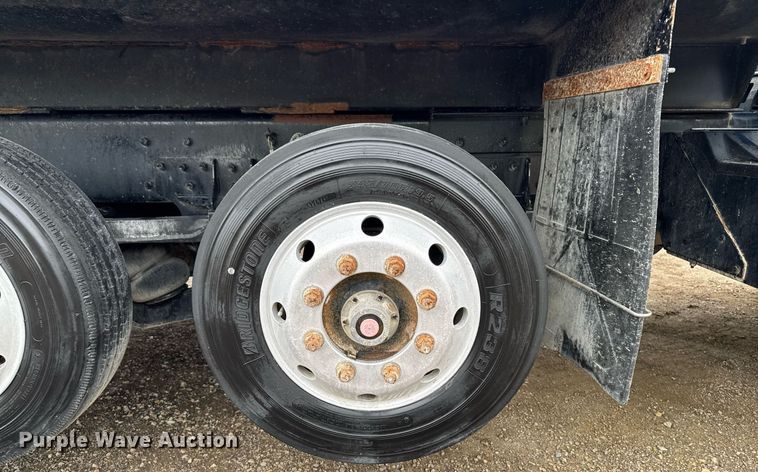 image for item DV2576 2013 Kenworth T800 dump truck