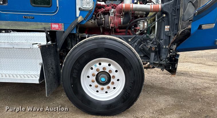 image for item DV2576 2013 Kenworth T800 dump truck