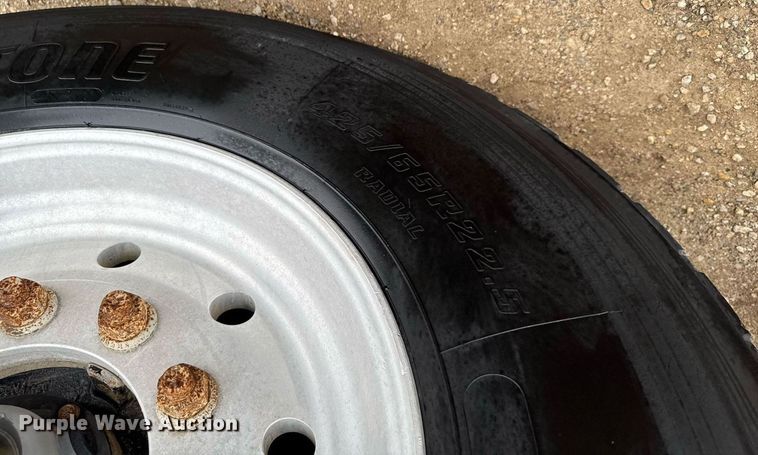 image for item DV2576 2013 Kenworth T800 dump truck