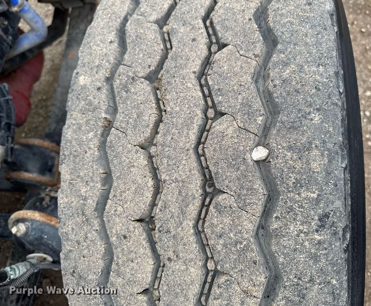 image for item DV2576 2013 Kenworth T800 dump truck