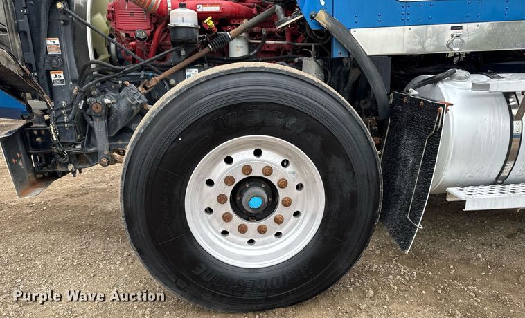 image for item DV2576 2013 Kenworth T800 dump truck